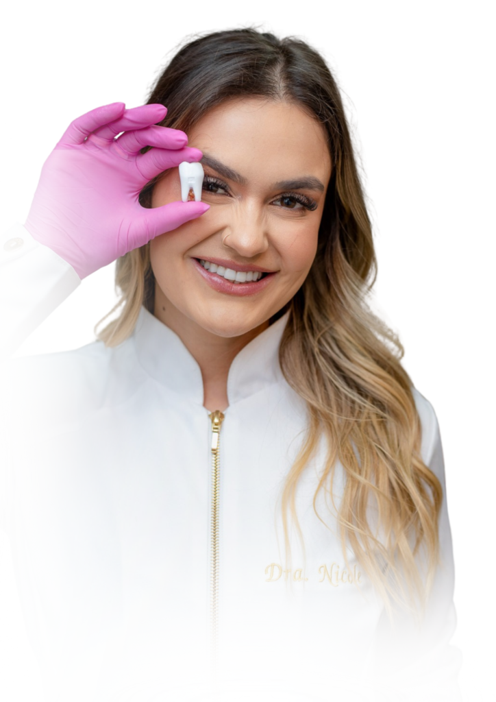 Dra. Nicole Amaral Cirurgiã-dentista